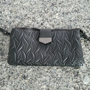 Simply Vera wristlet